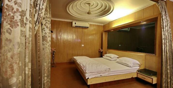 OYO 28071 Hotel Prakash Regency - Photo2