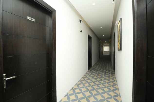Capital O 42033 Hotel Umrao Inn Deluxe - Photo3