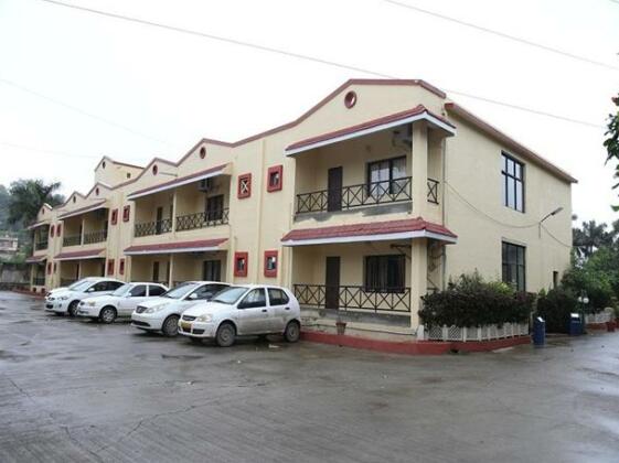 Leo Resorts