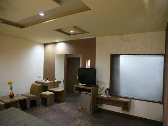 Leo Resorts - Photo2
