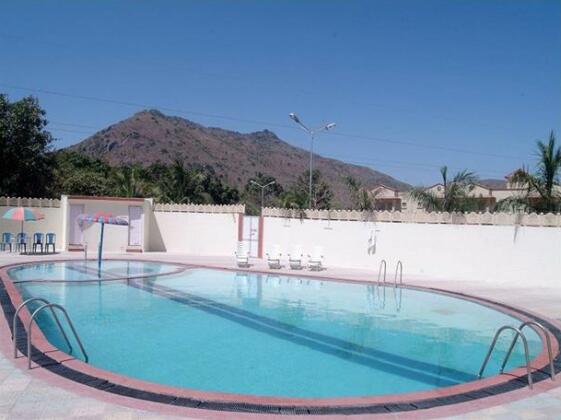Leo Resorts - Photo3