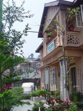 Deki Lodge