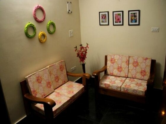 The Pink Door Hotel - Photo2