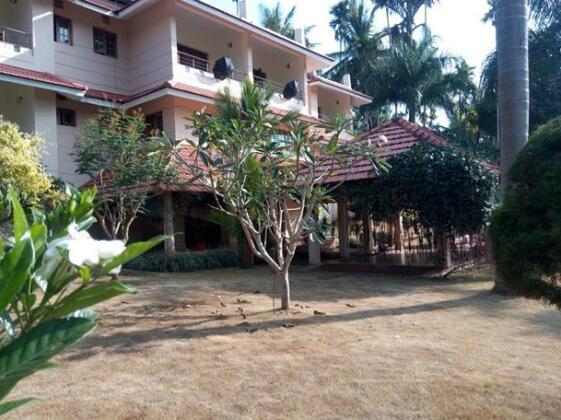 Misty Meadows Hotel - Photo2