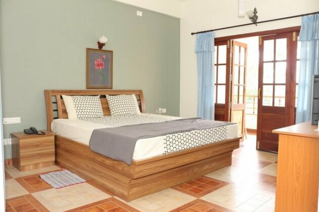 Misty Meadows Hotel - Photo3