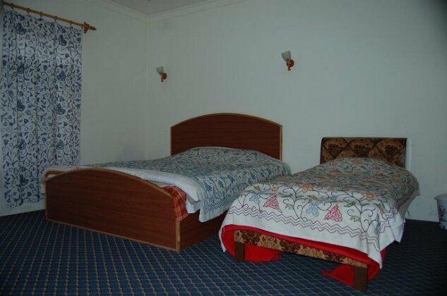 Calm Holiday Inn - Photo5