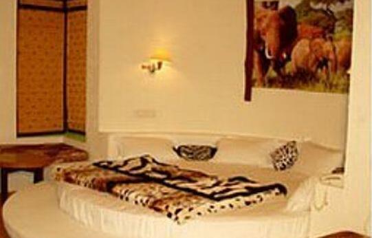 Tiger Woods Kanha Resort & Spa - Photo3