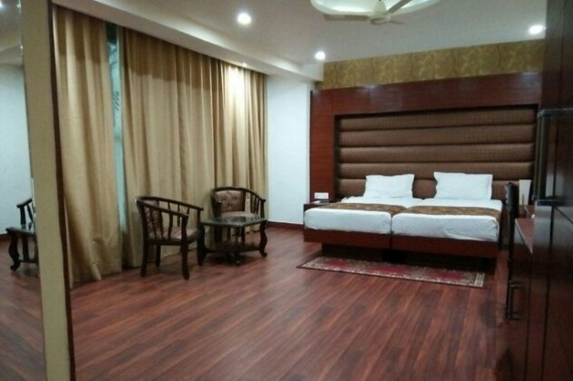 Geetika Galaxy Hotel - Photo2