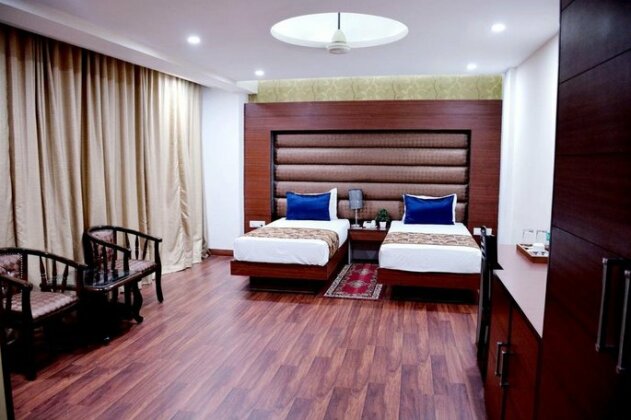 Geetika Galaxy Hotel - Photo5
