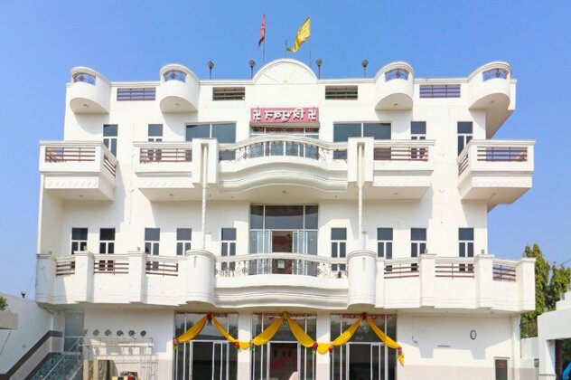OYO 26764 Tribhuvan Palace