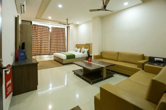 OYO 9007 Royal Crown - Photo2
