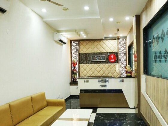 OYO 9007 Royal Crown - Photo3