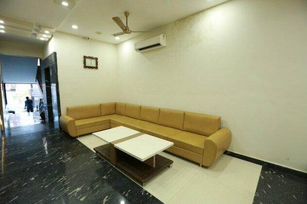 OYO 9007 Royal Crown - Photo4