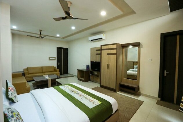OYO 9007 Royal Crown - Photo5