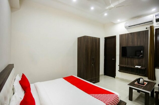 OYO 67910 Hotel Imperial - Photo2