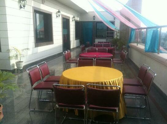 STARiHOTELS Karnal - Photo2