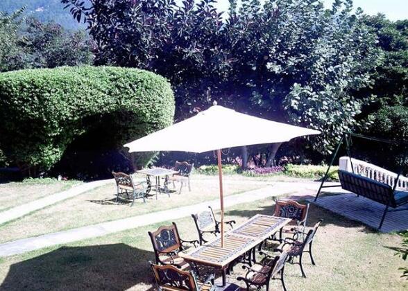 Surya Rock Rose Resort - Photo3