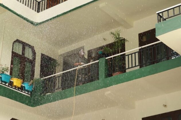 The Rainbow Inn & Cafe - Photo4