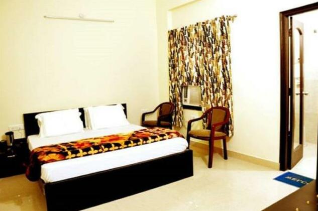 OYO 10753 Hotel Triund Regency - Photo5