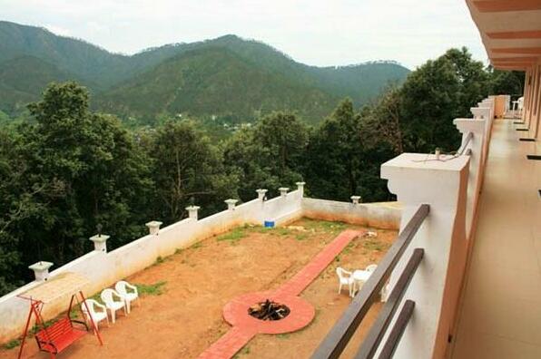 Hotel Pine Havens - Photo2