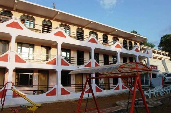 Hotel Pine Havens - Photo3