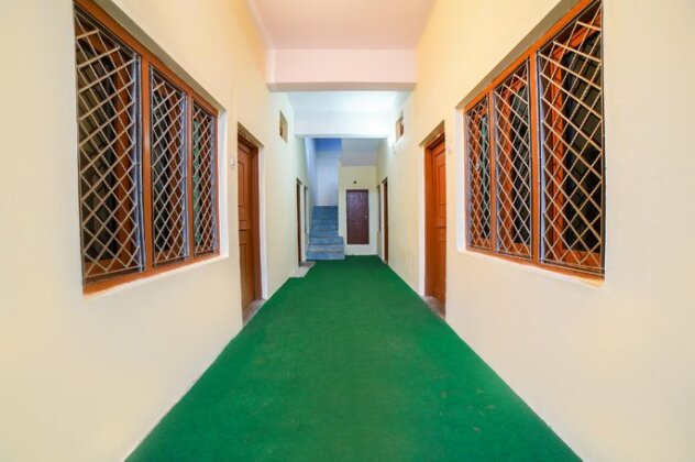 SPOT ON 69032 Minakshi Logde - Photo4