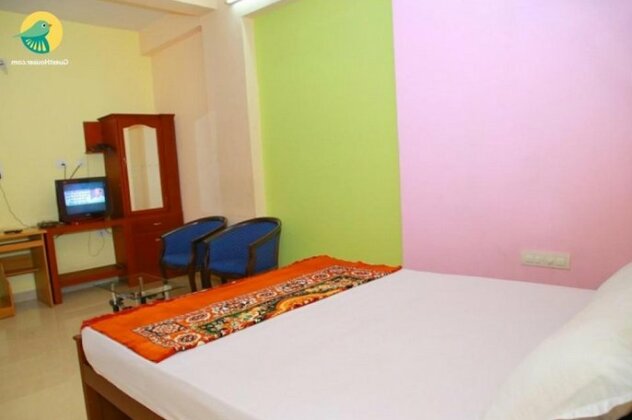 Ranjit independent rooms - Photo2