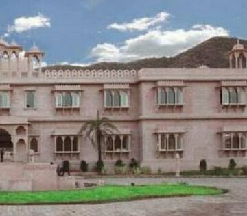 Hotel Bhanwar Singh Palace