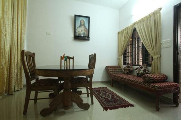 Aaron's Home Stay - Photo4