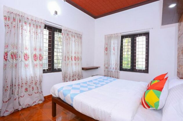 Cozy Villa Insignia 1BHK near MG Road Kochi - Photo5