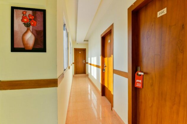 OYO 17072 Meridian Regency - Photo5