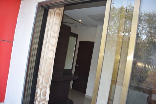 Hotel Mangesh Plaza - Photo3