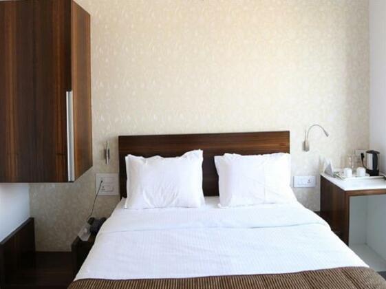 Hotel Sri Sri Executive Lodging - Photo3