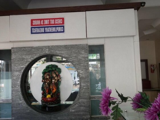 Hotel Vrindavan Deluxe - Photo2