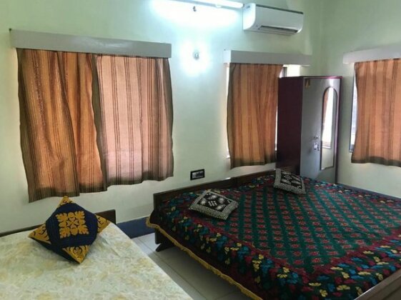 Furnished apt w 2 bed rooms in New Alipore - Photo4