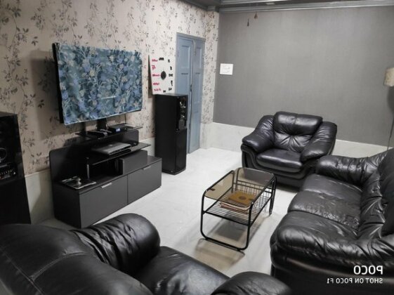 Homestay - Maddy's Den for Females - Photo4