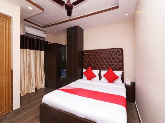 OYO 13579 Hotel Royal Crowne - Photo2