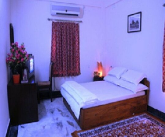 R S Corporate Guest House - Photo4