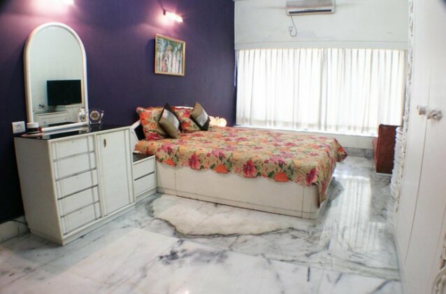 Upscale Apartment in Posh Alipore Area - Photo2