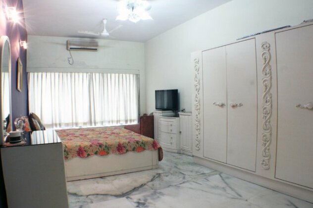 Upscale Apartment in Posh Alipore Area - Photo3