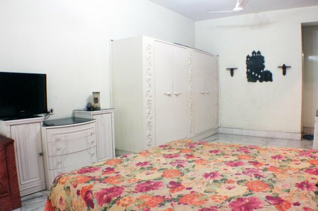 Upscale Apartment in Posh Alipore Area - Photo5