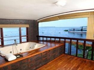 Grand Nirvana Super Luxury Premium Jacuzzi House Boat - Photo3