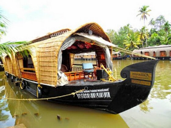 Houseboat cruise in the backwaters of Kerala - Photo2