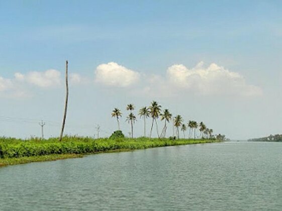 Houseboat cruise in the backwaters of Kerala - Photo4