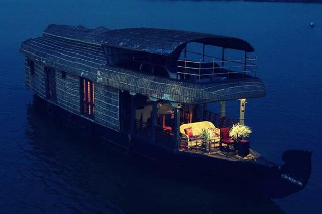 Kumarakom Heritage Houseboats - Photo2