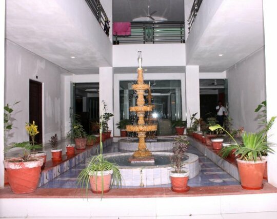 OYO 25059 Hotel Rajgarh - Photo2