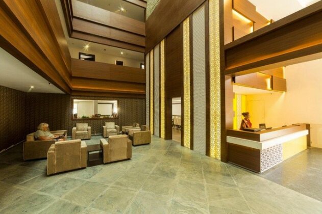 Summit Hampton Hotel - Photo5