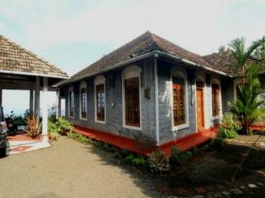 Urumbi Hill Palace Heritage Plantation Retreat