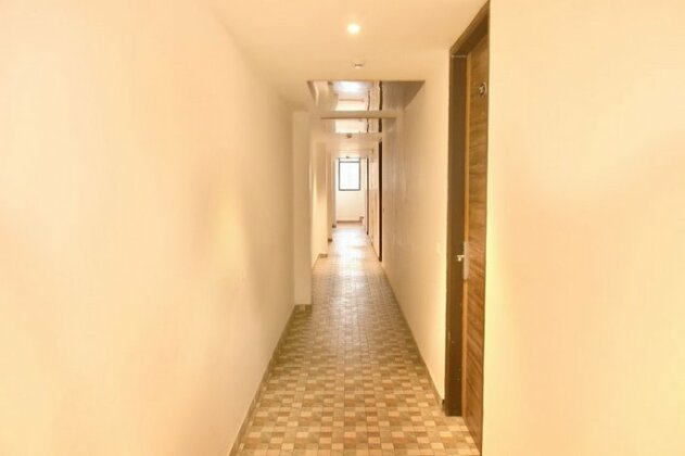 OYO 11367 Hotel Yellow - Photo3