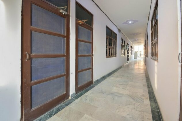 SPOT ON 66570 Dhiman Residency - Photo2